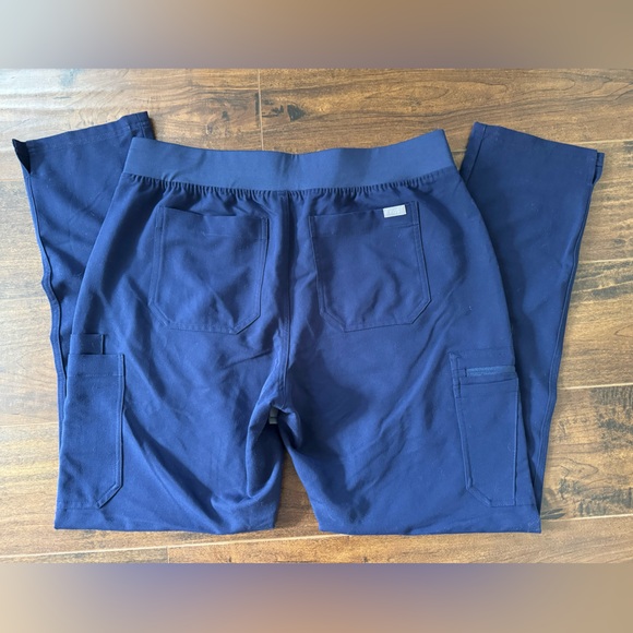 Figs Yola Yoga pant in navy - EUC! - Picture 5 of 6